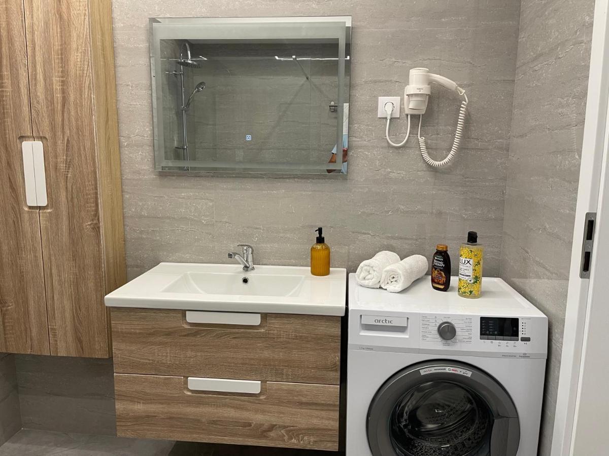 Noah Apartment Self Check-In โอโตเปนี ภายนอก รูปภาพ